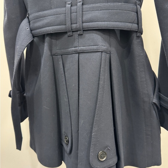 Excellent Burberry flattering trench - Picture 4 of 8
